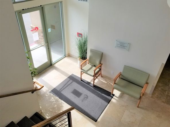 2166 N Moorpark Rd, Thousand Oaks, CA 91360